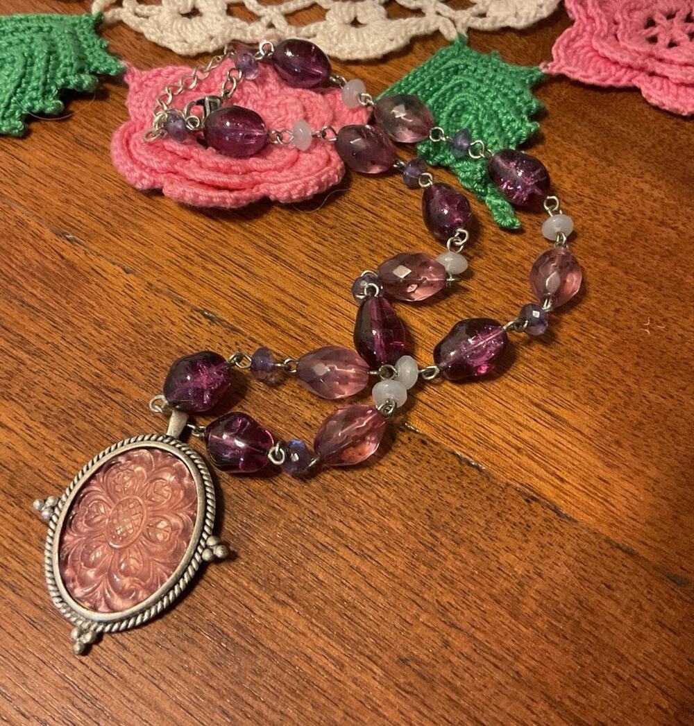 VTG Liz Claiborne Silver Purple necklace Pink carved, style cameo